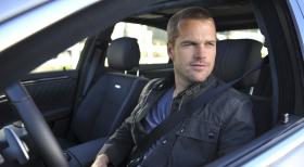 Als ein Auto in einen Nachtclub rast, wird neben dem Fahrer unbekannter Herkunft auch ein Verschlüsselungsexperte der U.S. Navy getötet. Callen (Chris O'Donnell) und seine Kollegen ermitteln ... © CBS Studios Inc. All Rights Reserved.