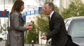 Elementary - Was ist nur mit Terry D'Amico (Callie Thorne, l.) und Toby Gregson (Aidan Quinn, r.) los? © CBS Television