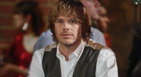 Navy CIS: L.A. - Ermittelt undercover, um einen verwandlungsfähigen Killer aufzuspüren: Deeks (Eric Christian Olsen) ... © CBS Studios Inc. All Rights Reserved.