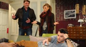Maik macht klar, dass er mit seinem Vater nichts mehr zu tun haben will. (v.l.n.r.) Nick (Björn Bugri), Paule (Wanda Worch) und Maik (Sebastian König) ... © SAT.1