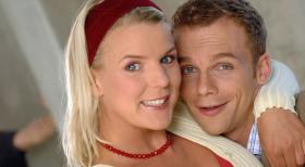Mirja Boes (l.) und Ralf Schmitz (r.) von "DIE DREISTEN DREI - DIE COMEDY WG" © Sat.1