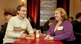 Weibsbilder - Chantal (Mackie Heilmann, r.) ist zwar von Joachims (Oliver Dupont, l.) Charakter angetan, aber was das Äußere betrifft... © Christopher Adolph Sat.1