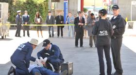 Navy CIS - Ein neuer Mordfall beschäftigt Ducky (David McCallum, vorne l.), Jimmy (Brian Dietzen, vorne M.), Ziva (Cote de Pablo, 2.v.r.) und Gibbs (Mark Harmon, r.) ... © CBS Television