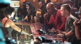 Nachdem Abby in einem Goth-Club entführt wurde, suchen Callen (Chris O'Donnell, r.) und Sam (LL Cool J, l.) dort nach Hinweisen. Doch werden sie Abby rechtzeitig finden können? © CBS Studios Inc. All Rights Reserved. Nachdem Abby in einem Goth-Club entführt wurde, suchen Callen (Chris O'Donnell, r.) und Sam (LL Cool J, l.) dort nach Hinweisen. Doch werden sie Abby rechtzeitig finden können? © CBS Studios Inc. All Rights Reserved.