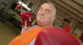 Markus Maria Profitlich versucht sich als Boxer ... © Sat.1