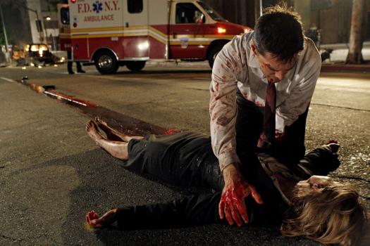 Hotch (Thomas Gibson, r.) versucht alles, um seiner Kollegin Kate Joyner (Sienna Guillory, l.) das Leben zu retten. Doch wird es ihm gelingen? © Touchstone Television