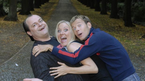 Max Kohr Sat.1 Bei den Dreisten Drei - Die Comedy WG ist ab jetzt Janine Kunze (M.) gemeinsa...