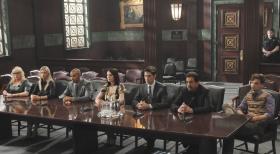 Criminal Minds - Müssen einem Komitee des US-Senats Rede und Antwort stehen: (v.l.n.r.) Garcia (Kirsten Vangsness), JJ (AJ Cook), Morgan (Shemar Moore), Prentiss (Paget Brewster), Hotch (Thomas Gibson), Rossi (Joe Mantegna) und Reid (Matthew Gray Gubler) ... © ABC Studios