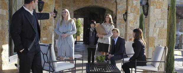 The Mentalist - Patrick (Simon Baker, 2.v.r.) und Teresa (Robin Tunney, r.) ermitteln in einem neuen Fall, doch was haben Peter Mulberry (Ian Kahn, l.), Amy Barron (Diane Farr, 2.v.l.), Gretchen Zahn (Carrie Wiita, 3.v.l.) und Eve Mulberry (Bonnie Somerville, 3.v.r.) damit zu tun? © Warner Bros. Television The Mentalist - Patrick (Simon Baker, 2.v.r.) und Teresa (Robin Tunney, r.) ermitteln in einem neuen Fall, doch was haben Peter Mulberry (Ian Kahn, l.), Amy Barron (Diane Farr, 2.v.l.), Gretchen Zahn (Carrie Wiita, 3.v.l.) und Eve Mulberry (Bonnie Somerville, 3.v.r.) damit zu tun? © Warner Bros. Television