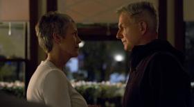 Navy CIS - Was läuft zwischen Gibbs (Mark Harmon, r.) und Dr. Samantha Ryan (Jamie Lee Curtis, l.)? © 2012 CBS Broadcasting Inc. All Rights Reserved.