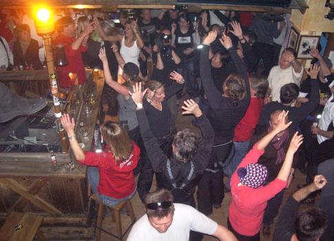 Neben der Spur! Einkehrschwung zum Pistenrausch ... © SAT.1