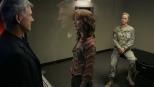Da Stephanie Flynn (Kathleen York, M.), Gibbs 3. Ex-Frau, eine der Verdächtigen im neuen Fall ist, muss Gibbs (Mark Harmon, l.) die Leitung der Untersuchung an Lieutnant Hollis Mann (Susanna Thompson, r.) abgeben ... © CBS Television