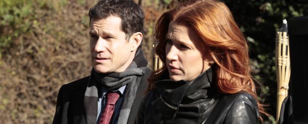 Werden zu einem neuen Fall gerufen: Carrie (Poppy Montgomery, r.) und Al (Dylan Walsh, l.) ... © 2011 CBS Broadcasting Inc. All Rights Reserved. Werden zu einem neuen Fall gerufen: Carrie (Poppy Montgomery, r.) und Al (Dylan Walsh, l.) ... © 2011 CBS Broadcasting Inc. All Rights Reserved.