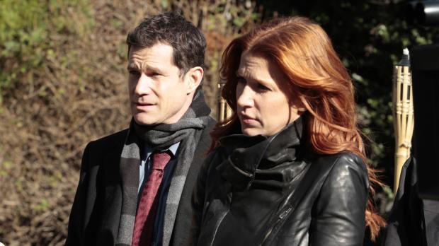 2011 CBS Broadcasting Inc. All Rights Reserved. Werden zu einem neuen Fall gerufen: Carrie (Poppy Montgomery, r.) und Al (Dyl...