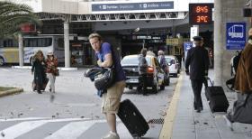 Resturlaub - Pitschi (Maximilian Brückner) findet sein Leben langweilig und beschließt kurzerhand nach Buenos Aires abzuhauen. Dort angekommen stellt sich jedoch alles wesentlich komplizierter heraus als gedacht ... © Sony Pictures Television Inc. All Rights Reserved. Resturlaub - Pitschi (Maximilian Brückner) findet sein Leben langweilig und beschließt kurzerhand nach Buenos Aires abzuhauen. Dort angekommen stellt sich jedoch alles wesentlich komplizierter heraus als gedacht ... © Sony Pictures Television Inc. All Rights Reserved.