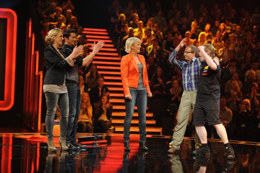 Die perfekte Minute - "Die perfekte Minute" - Hoch dramatisch, spannend und atemberaubend schnell: Ulla Kock am Brink (M.), Britt Hagedorn (l.), Stefan Gödde (2.v.l.), Wigald Boning (2.v.r.) und Joey Kelly (r.) ... © SAT.1