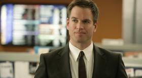 Vor Jahren hatte Tony (Michael Weatherly) den Pentagon-Mitarbeiter Renny Grant aufgrund von Unterschlagungen hinter Gitter gebracht. Jetzt muss erneut ermittelt werden, da der Hauptbelastungszeuge aus dem damaligen Fall ermordet vorgefunden wurde ... © CBS Television