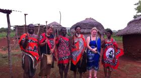 Die strengsten Eltern der Welt - In Swasiland bekommen Chiara (2.v.r.) und Christian (2.v.l.) die Chance, ihr Leben zu verändern. Doch werden sie diese nutzen? © SAT.1