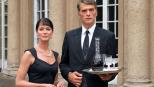 Der Butler und seine Prinzessin: Fabian (Walter Sittler, r.), der klassische Butler der alten englischen Schule, und Patricia von Knesewitz (Esther Schweins, l.) ... © Sat.1 Der Butler und seine Prinzessin: Fabian (Walter Sittler, r.), der klassische Butler der alten englischen Schule, und Patricia von Knesewitz (Esther Schweins, l.) ... © Sat.1