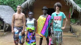 Die strengsten Eltern der Welt - In Suriname bekommen Cihan (l.) und Jonas (r.) die Chance, ihr Leben zu verändern. Doch werden sie sie nutzen? © SAT.1
