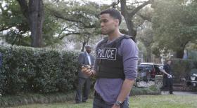 Common Law - Travis (Michael Ealy) und Wes untersuchen eine Serie von Einbrüchen und erfahren dabei, dass Travis' Pflegebruder der Anführer der Diebesbande sein könnte ... © 2012 USA Network Media, LLC