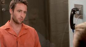 Hawaii Five-0 - Als Danny (Scott Caan, r.) Steve (Alex O'Loughlin, l.) im Gefängnis besucht, bringt er einen weiteren Besucher mit, der seine Unschuld beweisen soll ... © TM &   CBS Studios Inc. All Rights Reserved.