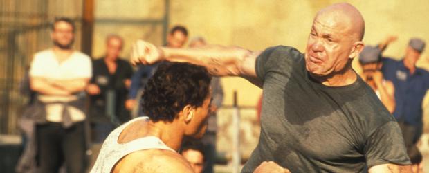 In Hell - Bis einer der Kämpfer tot am Boden liegt: Kyle (Jean-Claude Van Damme, l.) ... © NU IMAGE