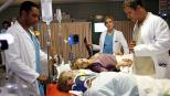 Klinik am Alex - Solomon, Luisa und Stephan kümmern sich um Jan und Jessica, die unbedingt noch vor der OP heiraten wollen. v.l.n.r.: Solomon (Toks Körner), Jan (Florian Sonnefeld), Jessica (Marie Ernestine Worch), Luisa (Jana Voosen), Stephan (Andreas Brucker) © Mosch Sat.1