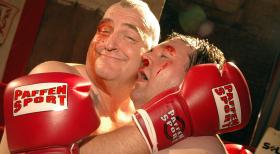 Markus Maria Profitlich versucht sich als Boxer. © Sat.1
