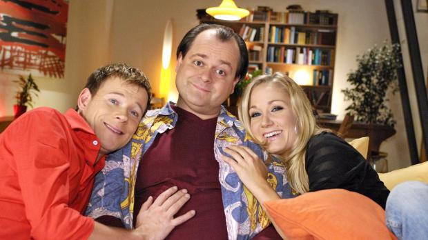 Sat.1 Zu Hause auf ihrem Sofa finden die Drei von der Comedy WG Frieden, Freude und...