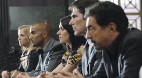 Criminal Minds - Das Team um JJ (AJ Cook), Morgan (Shemar Moore), Prentiss (Paget Brewster), Hotch (Thomas Gibson) und Rossi (Joe Mantegna) müssen einem Komitee des US-Senats Rede und Antwort stehen ... © ABC Studios Criminal Minds - Das Team um JJ (AJ Cook), Morgan (Shemar Moore), Prentiss (Paget Brewster), Hotch (Thomas Gibson) und Rossi (Joe Mantegna) müssen einem Komitee des US-Senats Rede und Antwort stehen ... © ABC Studios