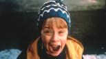 Kevin (Macaulay Culkin) ist nicht wenig entsetzt bei dem Anblick der beiden Gauner ... © 20th Century Fox Film Corporation