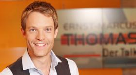 Ernst-Marcus Thomas - Der Talk - Hier gehen alle auf Konfrontationskurs - sogar der Moderator: In dem Talk-Format "Ernst-Marcus Thomas - Der Talk" bezieht Moderator Ernst-Marcus Thomas klare Stellung zu den heiß diskutierten Themen. © Benedikt Müller SAT.1