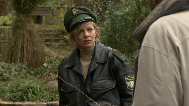 SAT.1 Partizia kommt frisch von der Polizeischule und ist noch voller Ideale. Doch...