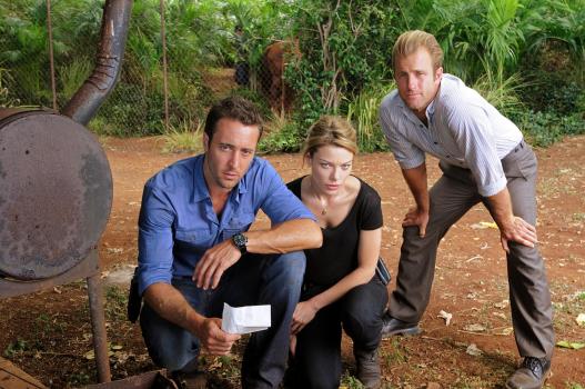 Hawaii Five-0 - Ermitteln in einem neuen Fall: Steve (Alex O'Loughlin, l.), Danny (Scott Caan, r.) und ihre neue Kollegin Lori Weston (Lauren German, M.) ... © TM &   CBS Studios Inc. All Rights Reserved.