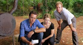 Hawaii Five-0 - Ermitteln in einem neuen Fall: Steve (Alex O'Loughlin, l.), Danny (Scott Caan, r.) und ihre neue Kollegin Lori Weston (Lauren German, M.) ... © TM &   CBS Studios Inc. All Rights Reserved.