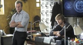 Navy CIS: L.A. - Ein neuer Fall beschäftigt Danny (Scott Caan, l.) und Deeks (Eric Christian Olsen, r.) ... © CBS Studios Inc. All Rights Reserved.