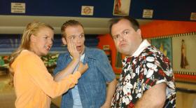 Zwischen Mirja (Mirja Boes, l.), Ralf (Ralf Schmitz, M.) und Markus (Markus Majowski, r.) gibt es offensichtlich auch mal Zoff... © Sat.1
