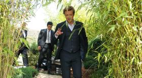 Mit viel Gespür und Geschick kommen Patrick (Simon Baker, r.), Kimbal (Tim Kang, M.) und das restliche Team dem Täter auf die Spur ... © Warner Bros. Television