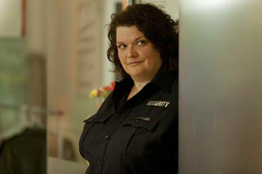 Danni Lowinski - Hat ein Problem mit Josh: Security-Frau Svenja (Sabine Orléans) ... © SAT.1