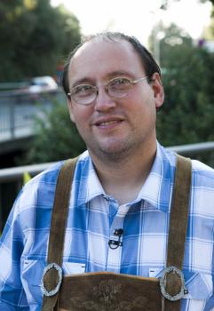 Michael, der tierliebe Busfahrer und Hundefreund ist ein sehr aktiver und unternehmungslustiger Mensch ... © SAT.1