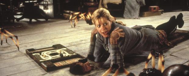 Jumanji - Sarah (Bonnie Hunt, r.), versucht Alan (Robin Williams, l.) zu retten, doch wird es ihr rechtzeitig gelingen? © COLUMBIA TRISTAR INTERNATIONAL TELEVISION