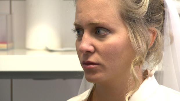 SAT.1 Die 33-Jährige Konditorin Katie liebt ihr Leben. Ihr wohlhabender Verlobter B...