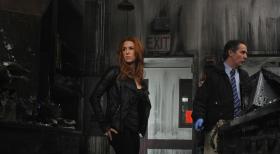 Unforgettable - Untersucht, einen neuen Mordfall: Carrie (Poppy Montgomery, l.) ... © 2011 CBS Broadcasting Inc. All Rights Reserved.