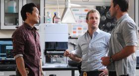 Hawaii Five-0 - Ermitteln in einem neuen Mordfall: Steve (Alex O'Loughlin, r.), Danny (Scott Caan, M.) und Chin (Daniel Dae Kim, l.) ... © 2012 CBS Broadcasting, Inc. All Rights Reserved.