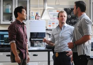 Hawaii Five-0 - Ermitteln in einem neuen Mordfall: Steve (Alex O'Loughlin, r.), Danny (Scott Caan, M.) und Chin (Daniel Dae Kim, l.) ... © 2012 CBS Broadcasting, Inc. All Rights Reserved.