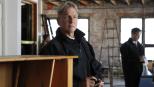 Navy CIS - Lieutenant Commander Maya Burris wird erschossen in einem Loft aufgefunden. Gibbs (Mark Harmon, l.) und sein Team beginnt sofort mit den Ermittlungen ... © CBS Television