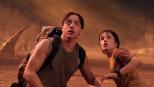 Die Reise zum Mittelpunkt der Erde - Werden von einem aufgebrachten Giganotosaurus angegriffen: Trevor Anderson (Brendan Fraser, l.) und sein 13-jähriger Neffe Sean (Josh Hutcherson, r.) ... © Warner Bros. Die Reise zum Mittelpunkt der Erde - Werden von einem aufgebrachten Giganotosaurus angegriffen: Trevor Anderson (Brendan Fraser, l.) und sein 13-jähriger Neffe Sean (Josh Hutcherson, r.) ... © Warner Bros.