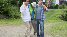 Pastewka - Was ist nur mit Bastian (Bastian Pastewka, l.), Hagen (Matthias Matschke, r.) und Ecki (Eisi Gulp, M.) passiert? © Frank W. Hempel SAT.1