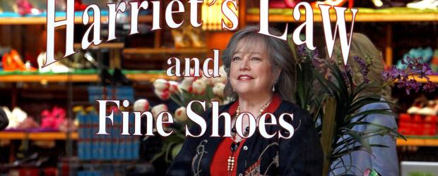 Harry's Law - Nachdem sie ihren Job verloren hat, eröffnet Harriet Korn (Kathy Bates) eine eigene Kanzlei - in einem heruntergekommenen Schuhladen ... © Warner Bros. Television Harry's Law - Nachdem sie ihren Job verloren hat, eröffnet Harriet Korn (Kathy Bates) eine eigene Kanzlei - in einem heruntergekommenen Schuhladen ... © Warner Bros. Television